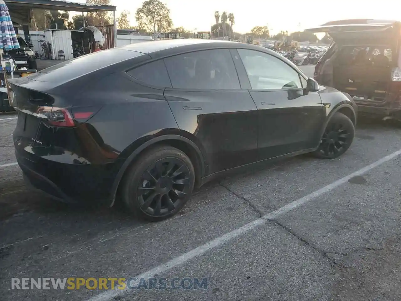 3 Photograph of a damaged car 7SAYGDEE1NF505230 TESLA MODEL Y 2022