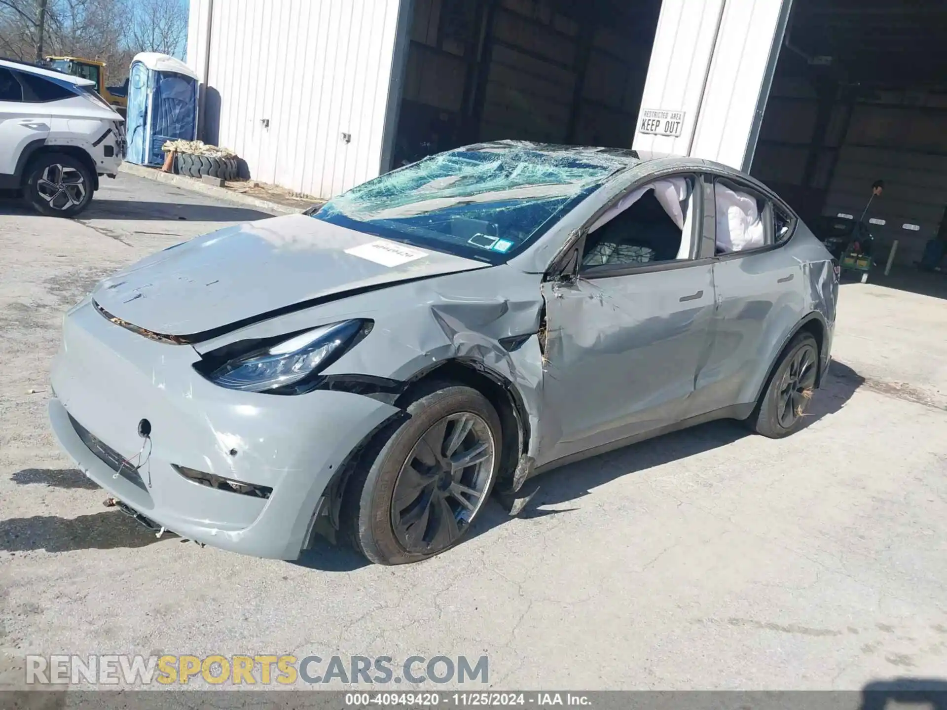2 Photograph of a damaged car 7SAYGDEE2NA014887 TESLA MODEL Y 2022