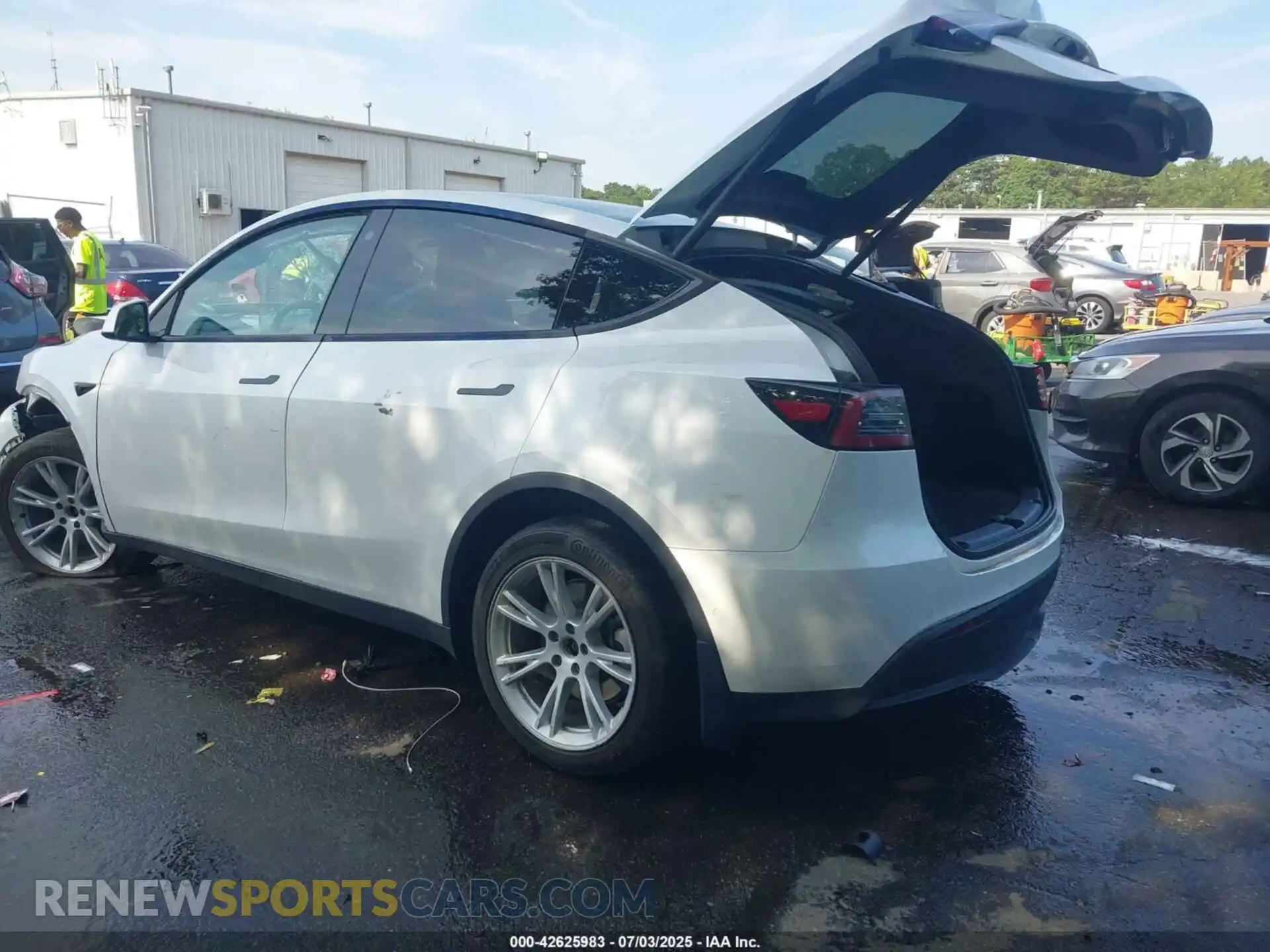 3 Photograph of a damaged car 7SAYGDEE2NF431316 TESLA MODEL Y 2022
