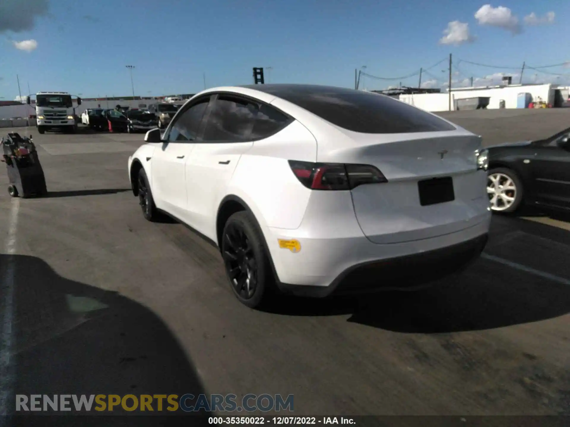 3 Photograph of a damaged car 7SAYGDEE3NF325635 TESLA MODEL Y 2022