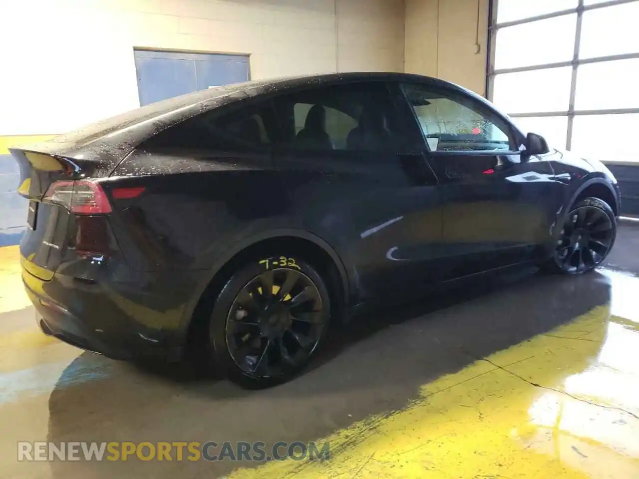 3 Photograph of a damaged car 7SAYGDEE3NF481125 TESLA MODEL Y 2022