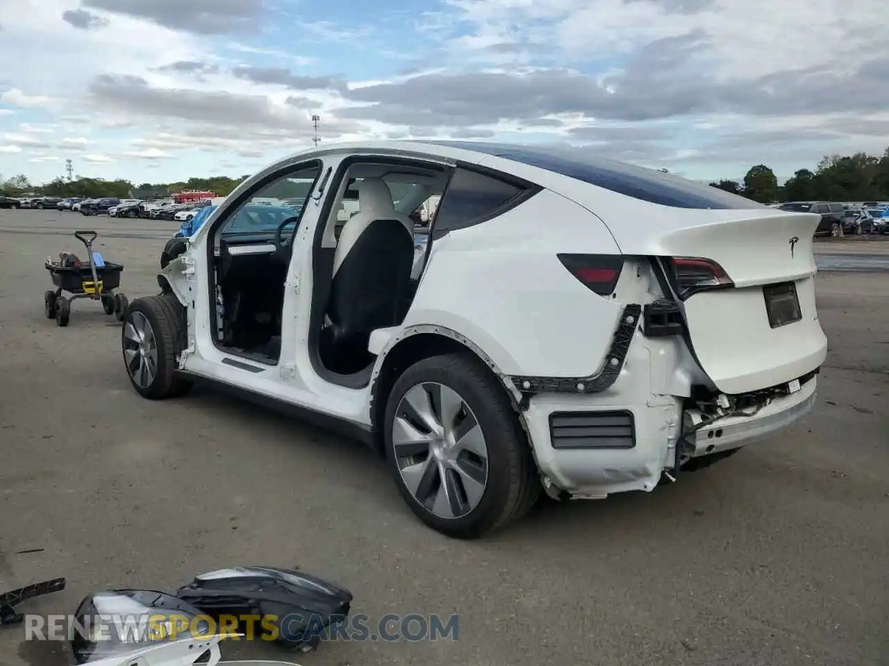 2 Photograph of a damaged car 7SAYGDEE3NF564117 TESLA MODEL Y 2022