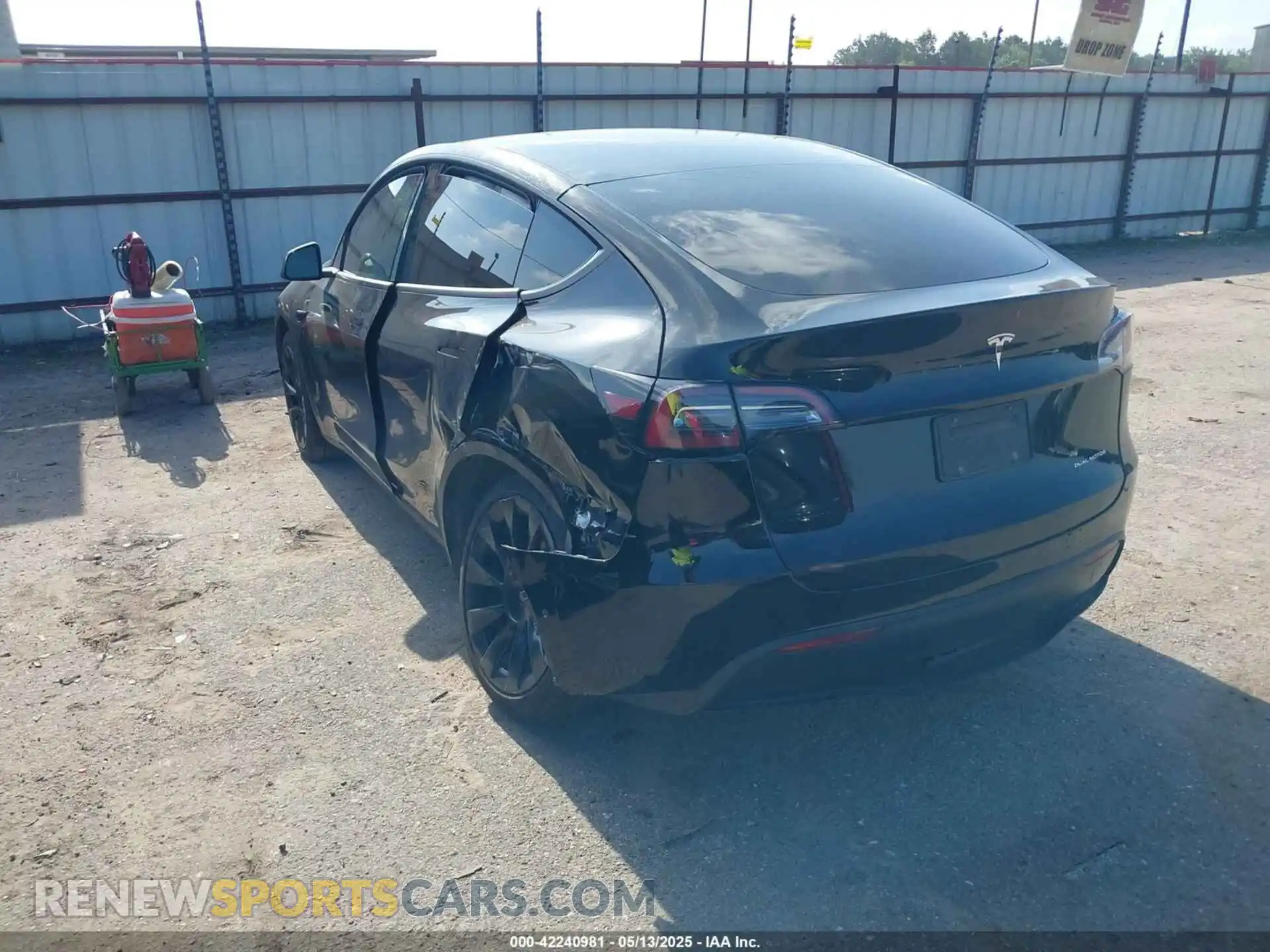 3 Photograph of a damaged car 7SAYGDEE6NF515462 TESLA MODEL Y 2022