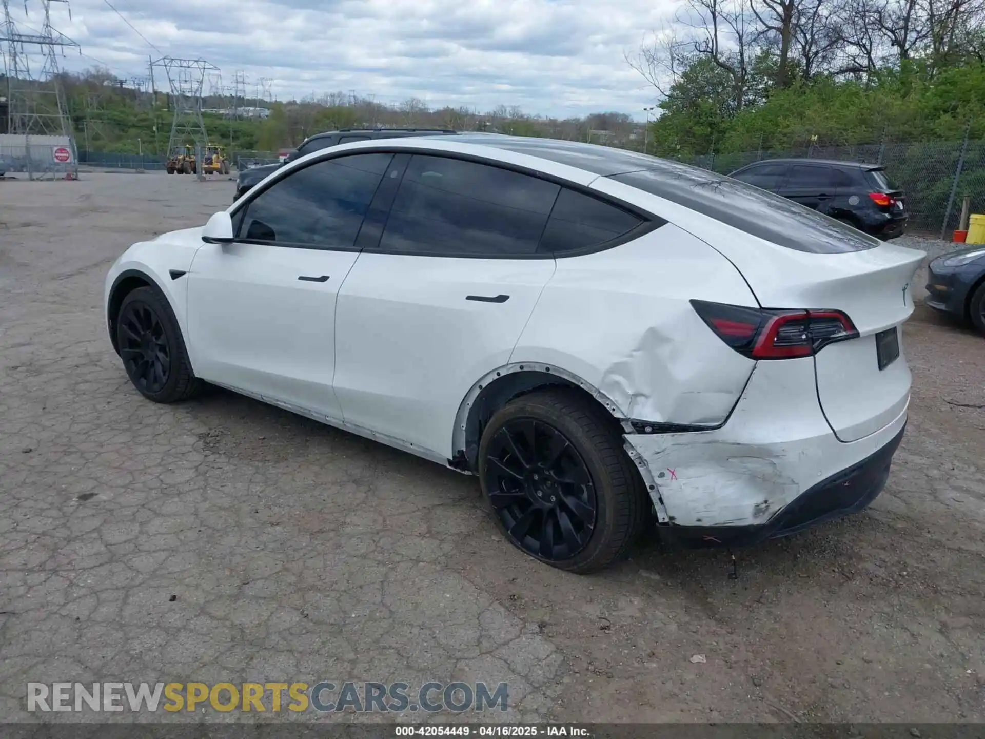 3 fotografías del automóvil dañado 7SAYGDEE7NF385207 TESLA MODEL Y 2022