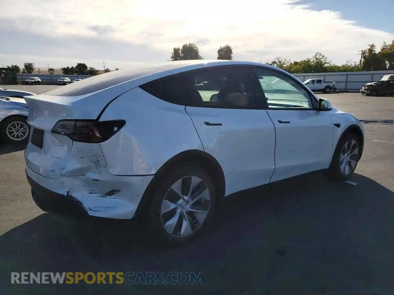 3 fotografías del automóvil dañado 7SAYGDEE7NF443655 TESLA MODEL Y 2022