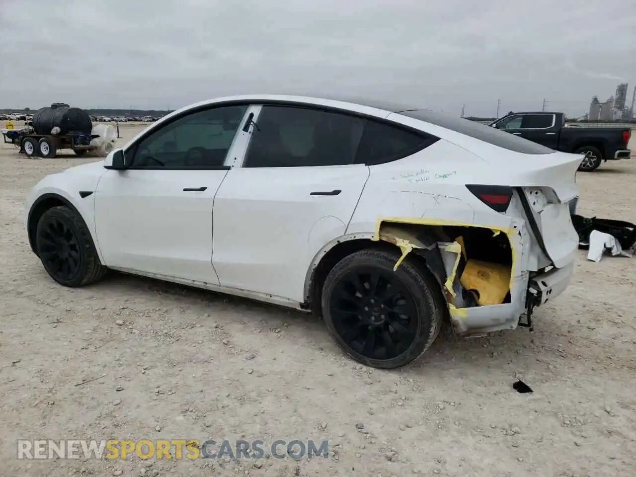 2 Photograph of a damaged car 7SAYGDEE8NA000900 TESLA MODEL Y 2022