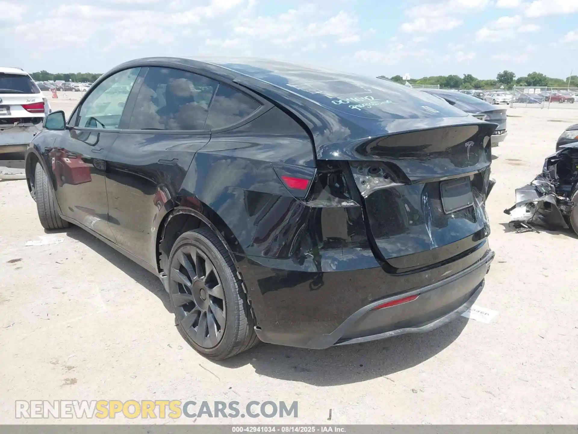 3 Photograph of a damaged car 7SAYGDEE8NA004042 TESLA MODEL Y 2022