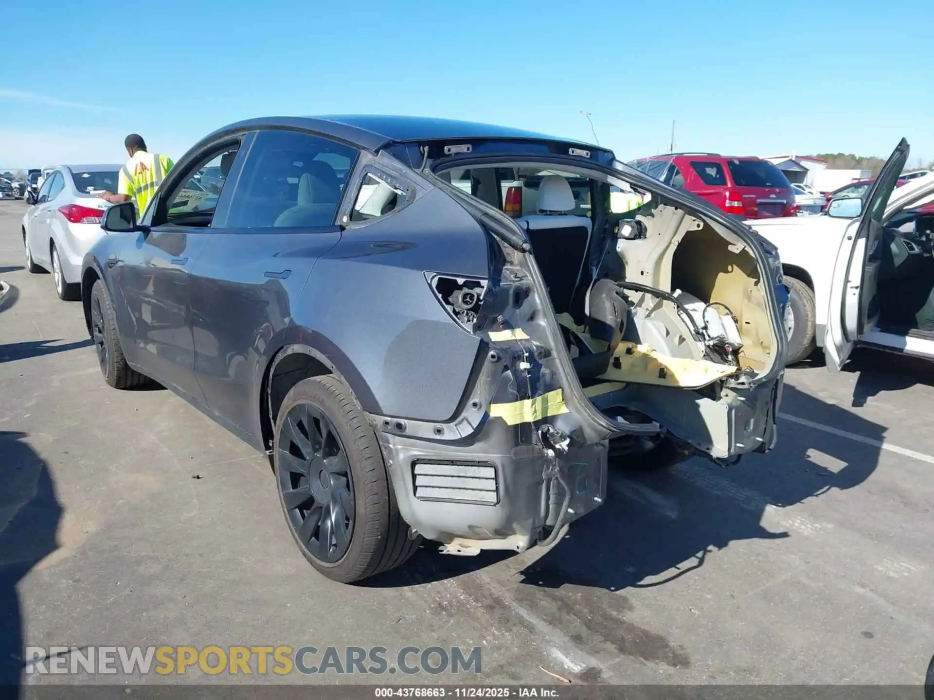 3 Photograph of a damaged car 7SAYGDEE8NF311908 TESLA MODEL Y 2022