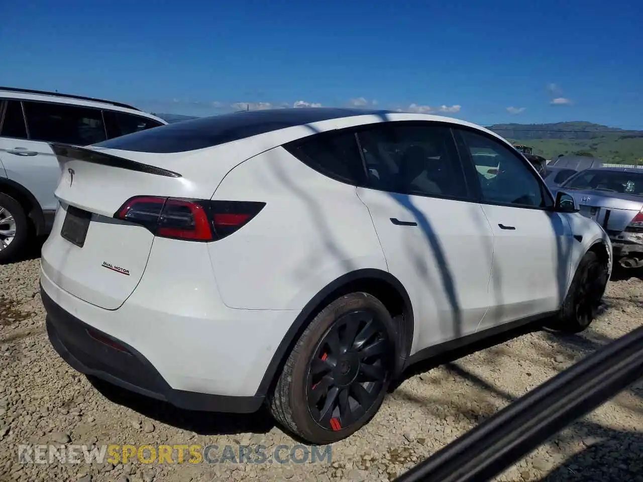 3 Photograph of a damaged car 7SAYGDEE8NF360929 TESLA MODEL Y 2022