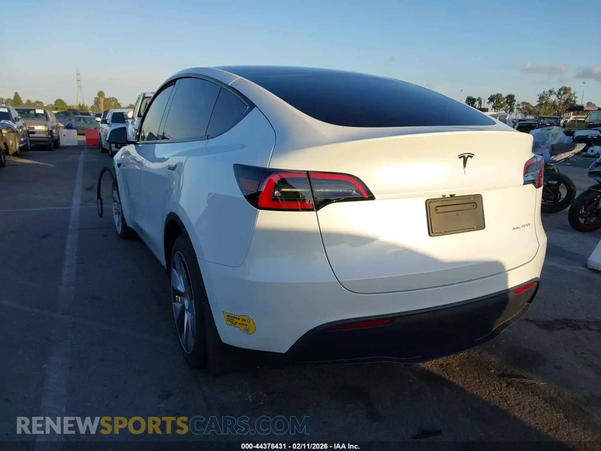 3 fotografías del automóvil dañado 7SAYGDEE9NF453443 TESLA MODEL Y 2022