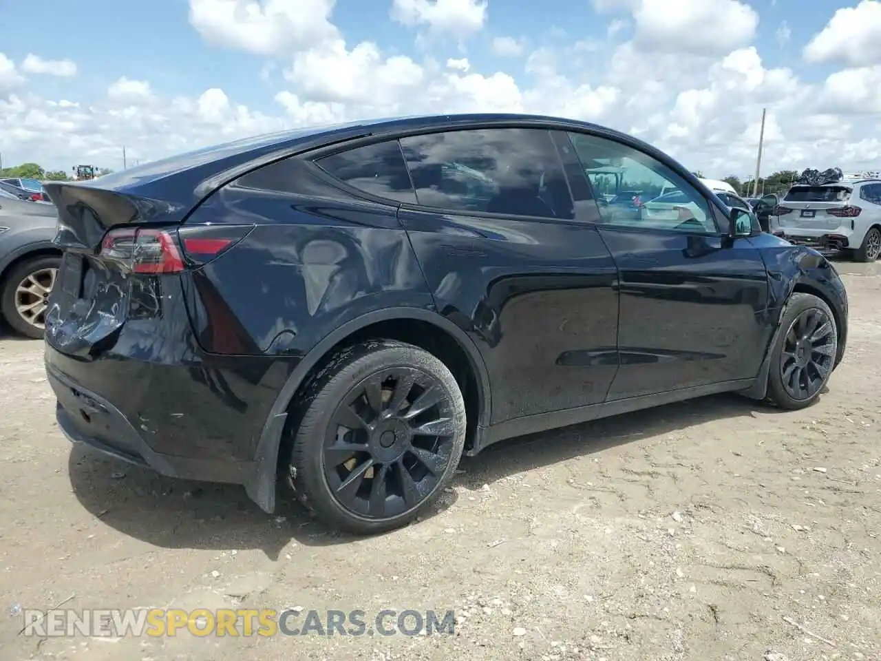 3 Photograph of a damaged car 7SAYGDEEXNA013681 TESLA MODEL Y 2022