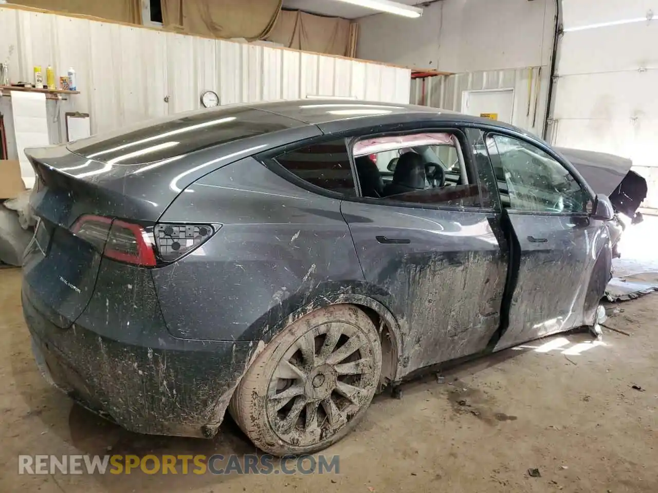 3 Photograph of a damaged car 7SAYGDEEXNA017701 TESLA MODEL Y 2022