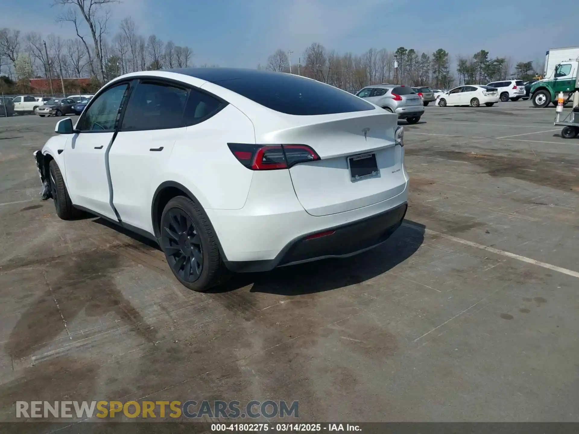 3 Photograph of a damaged car 7SAYGDEEXNF314213 TESLA MODEL Y 2022