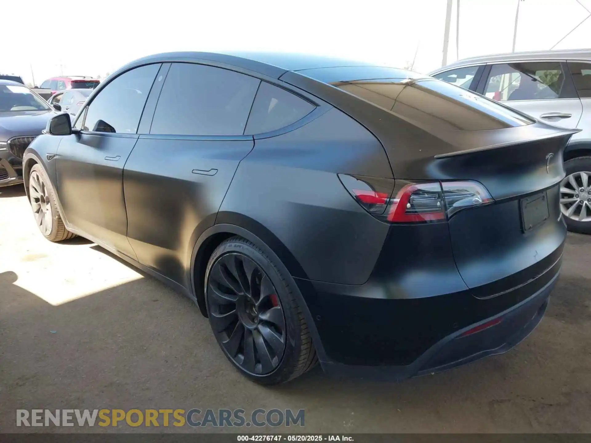 3 Photograph of a damaged car 7SAYGDEF0NF491586 TESLA MODEL Y 2022