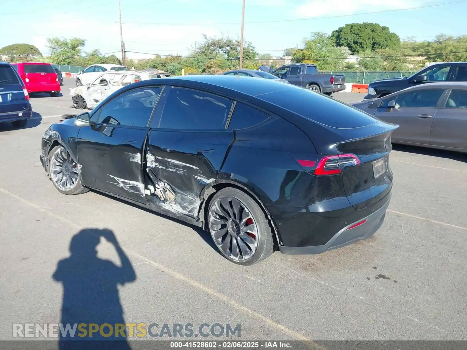 3 Photograph of a damaged car 7SAYGDEF1NF453526 TESLA MODEL Y 2022