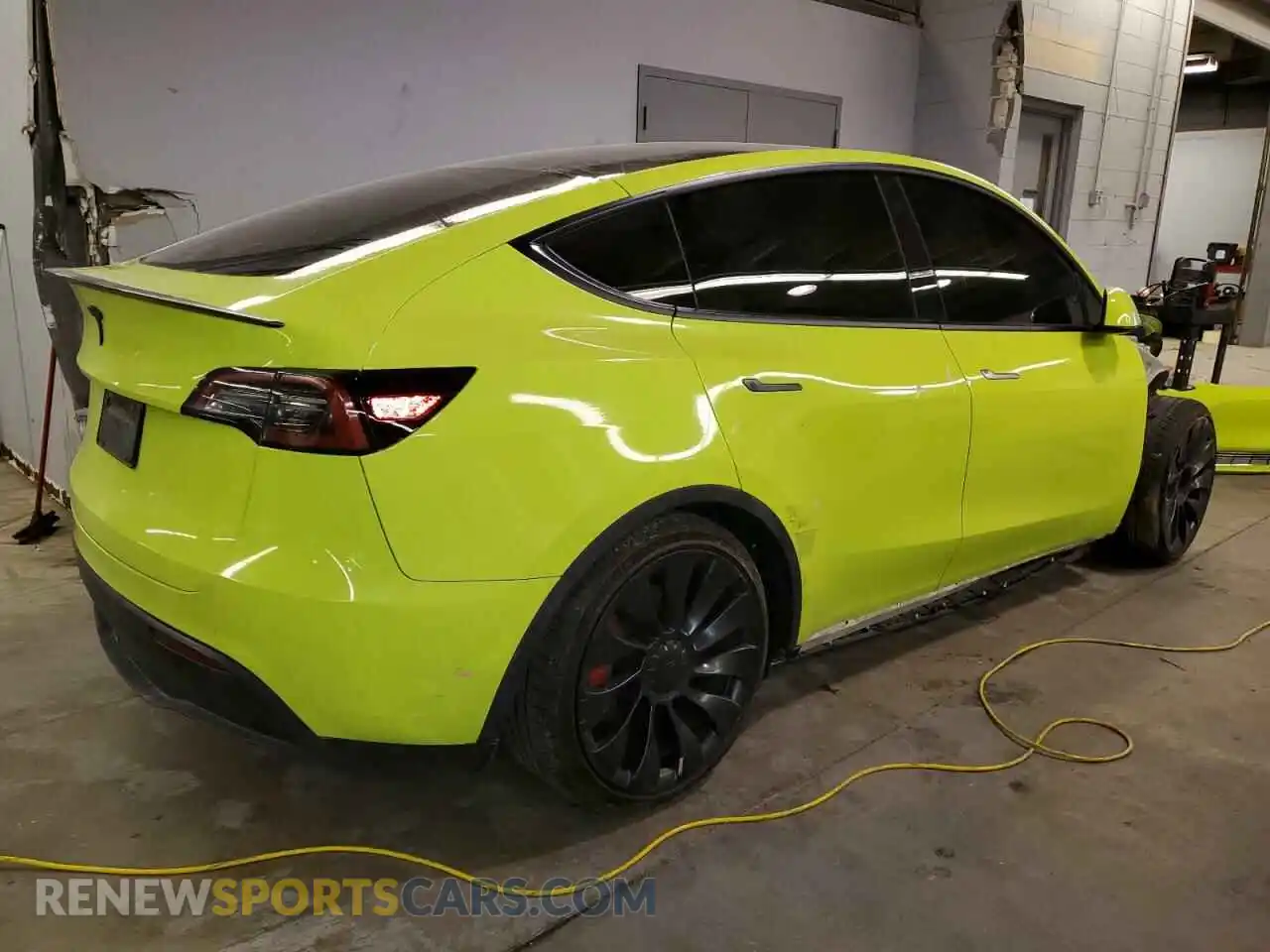 3 Photograph of a damaged car 7SAYGDEF2NF342497 TESLA MODEL Y 2022