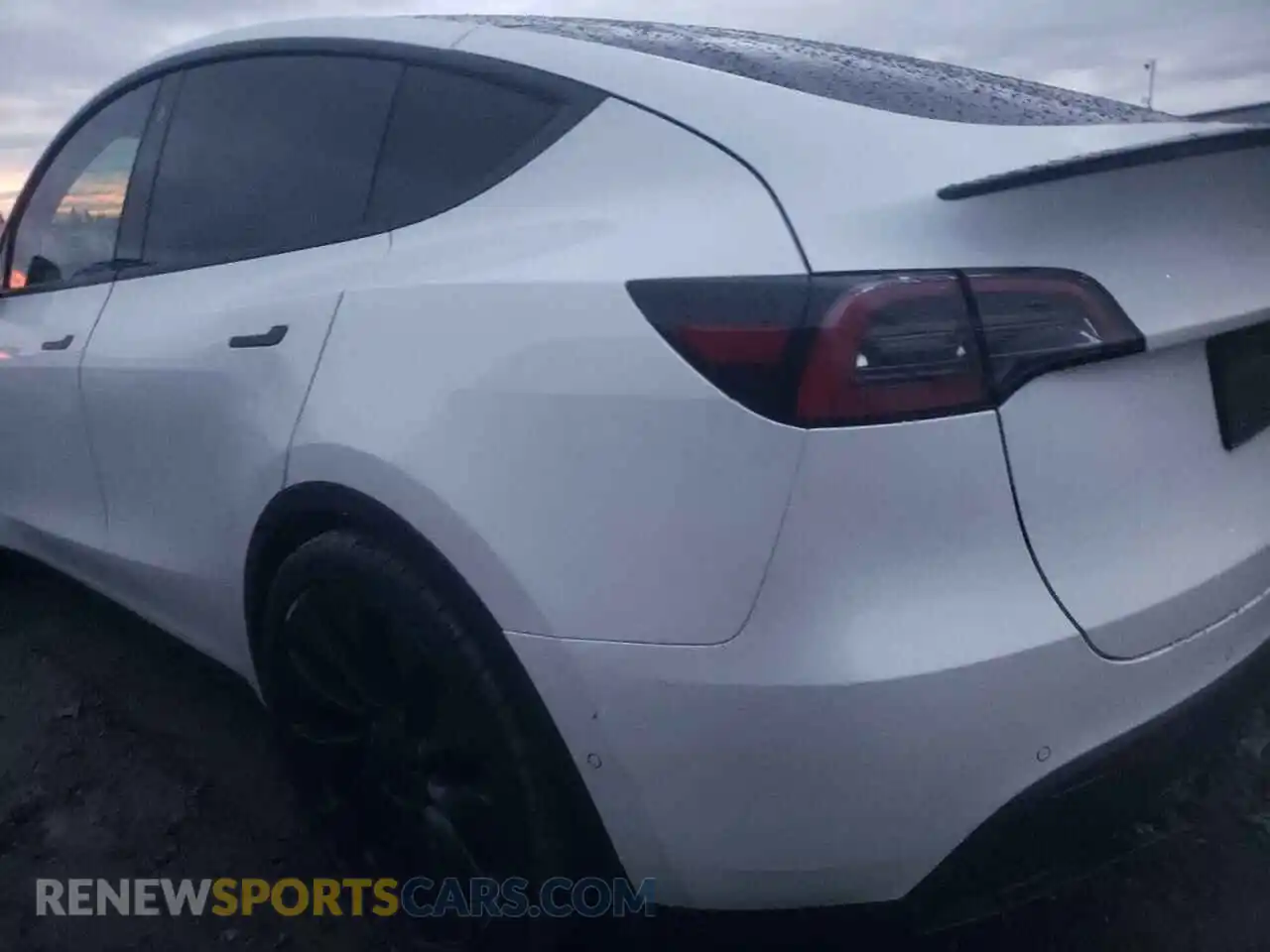 2 Photograph of a damaged car 7SAYGDEF2NF406490 TESLA MODEL Y 2022