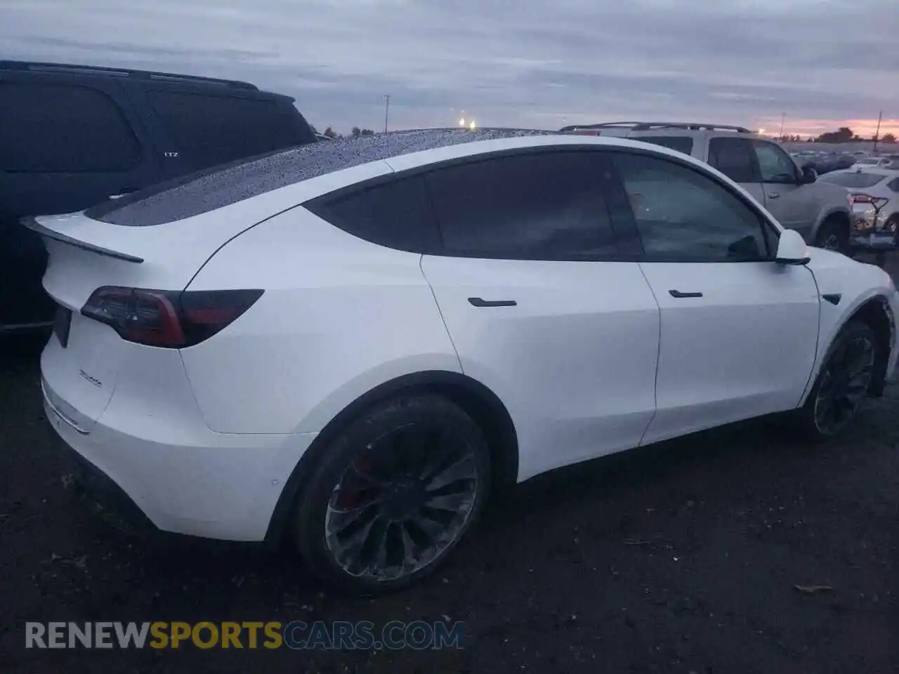 3 Photograph of a damaged car 7SAYGDEF2NF406490 TESLA MODEL Y 2022