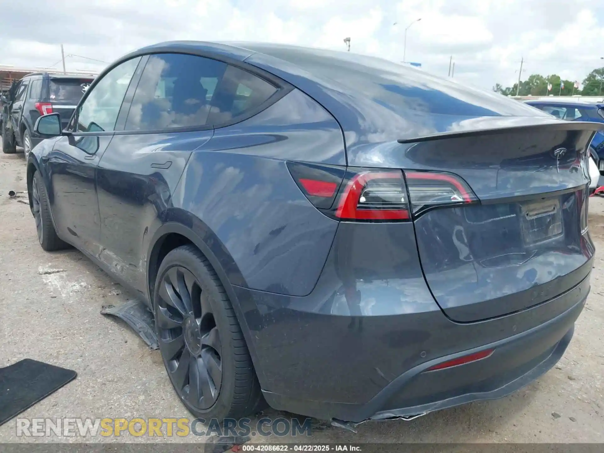 3 Photograph of a damaged car 7SAYGDEF2NF454099 TESLA MODEL Y 2022