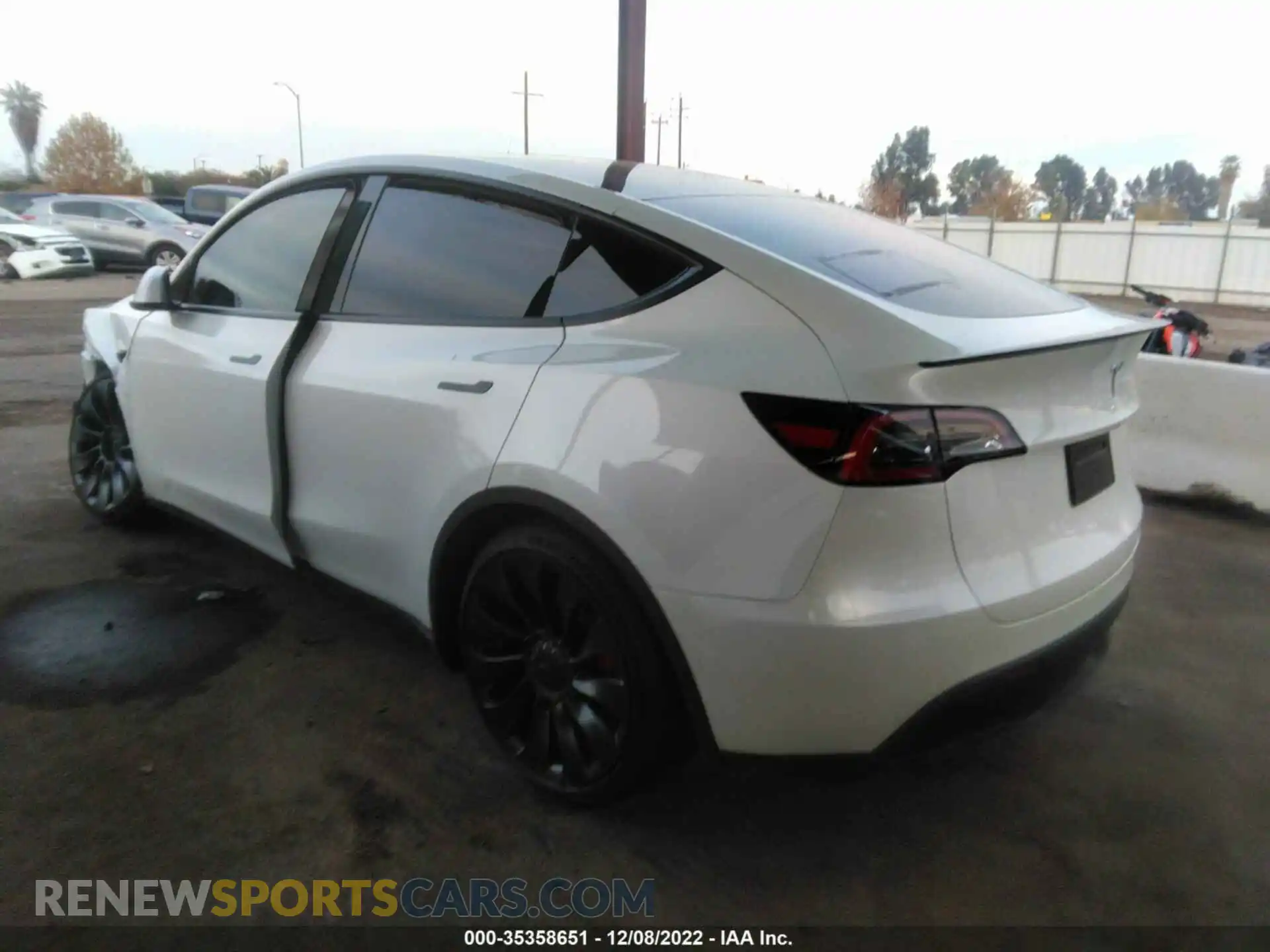 3 Photograph of a damaged car 7SAYGDEF2NF552176 TESLA MODEL Y 2022