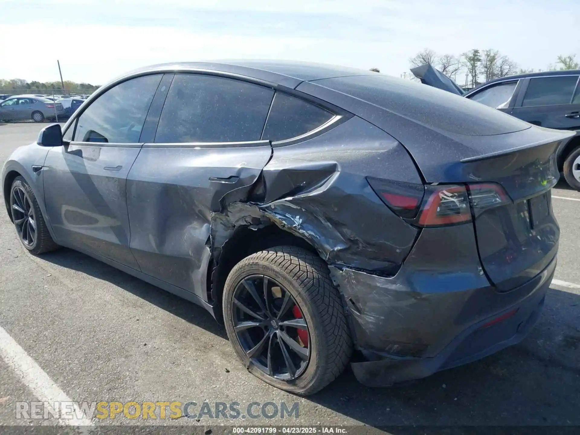 3 Photograph of a damaged car 7SAYGDEF3NF374519 TESLA MODEL Y 2022