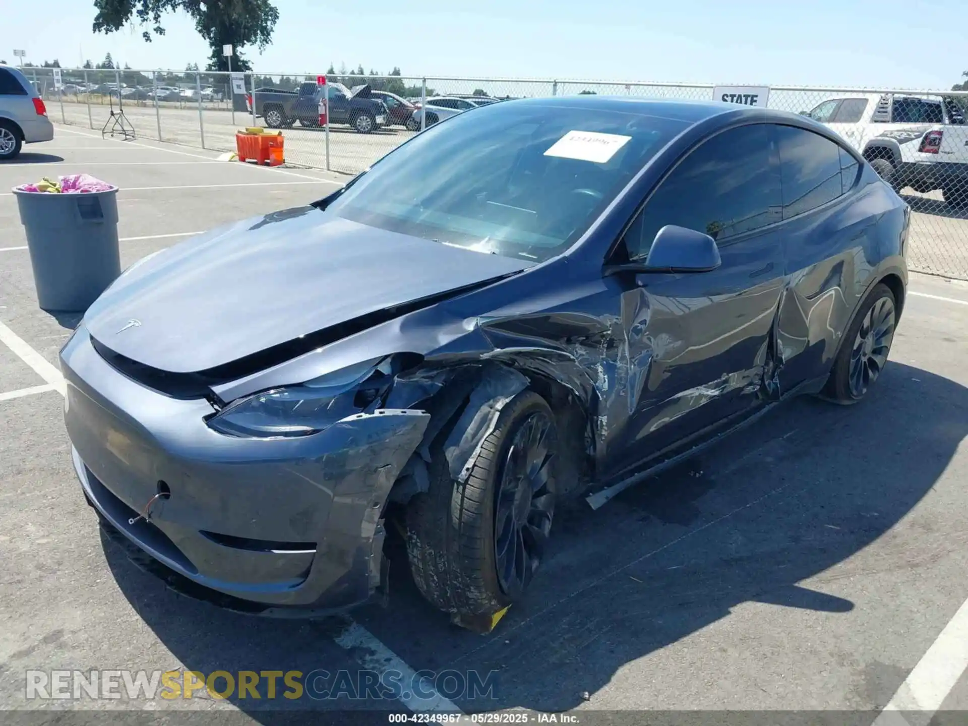 2 Photograph of a damaged car 7SAYGDEF3NF390557 TESLA MODEL Y 2022