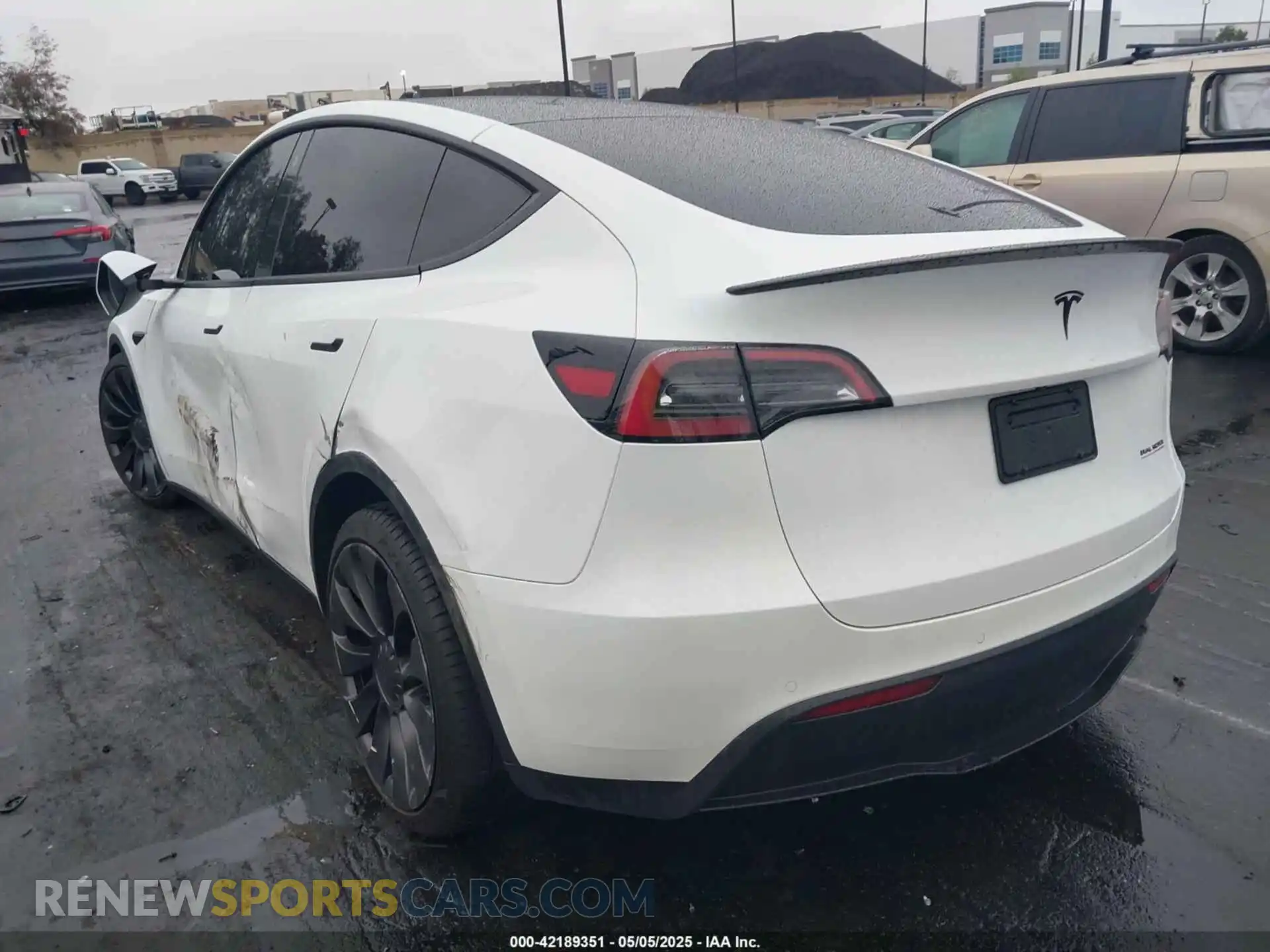 3 Photograph of a damaged car 7SAYGDEF4NF411416 TESLA MODEL Y 2022