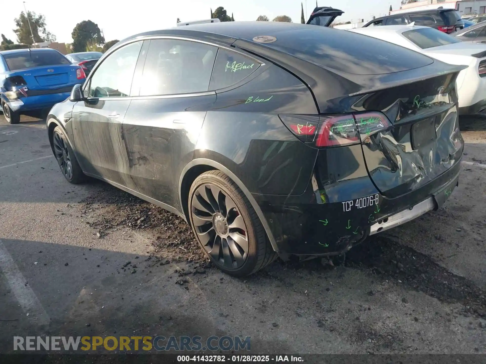 3 Photograph of a damaged car 7SAYGDEF5NF407763 TESLA MODEL Y 2022