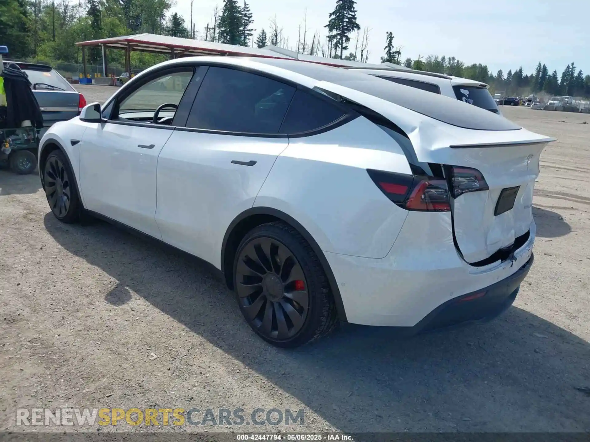 3 Photograph of a damaged car 7SAYGDEF6NF340932 TESLA MODEL Y 2022