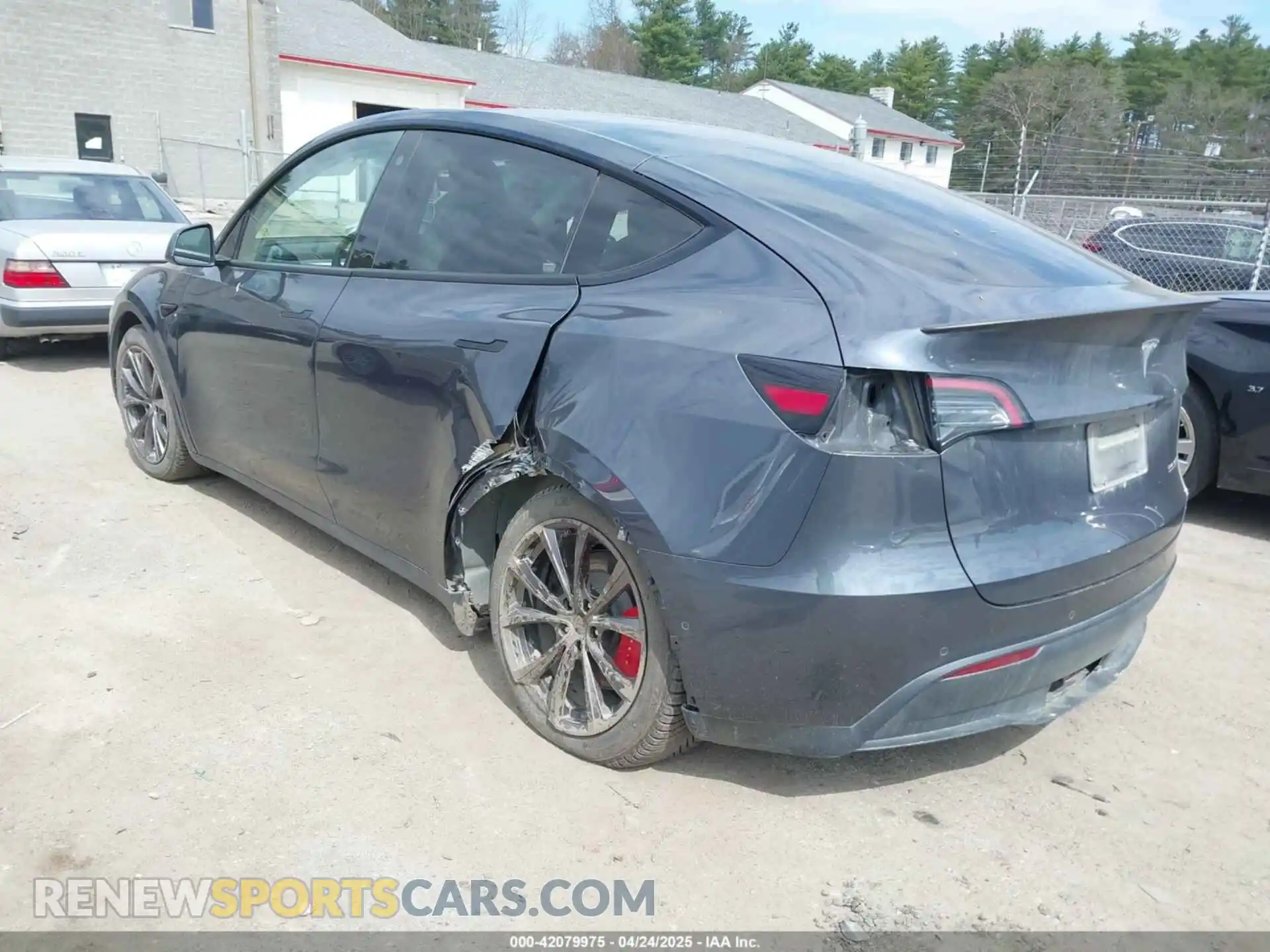 3 Photograph of a damaged car 7SAYGDEF6NF558028 TESLA MODEL Y 2022
