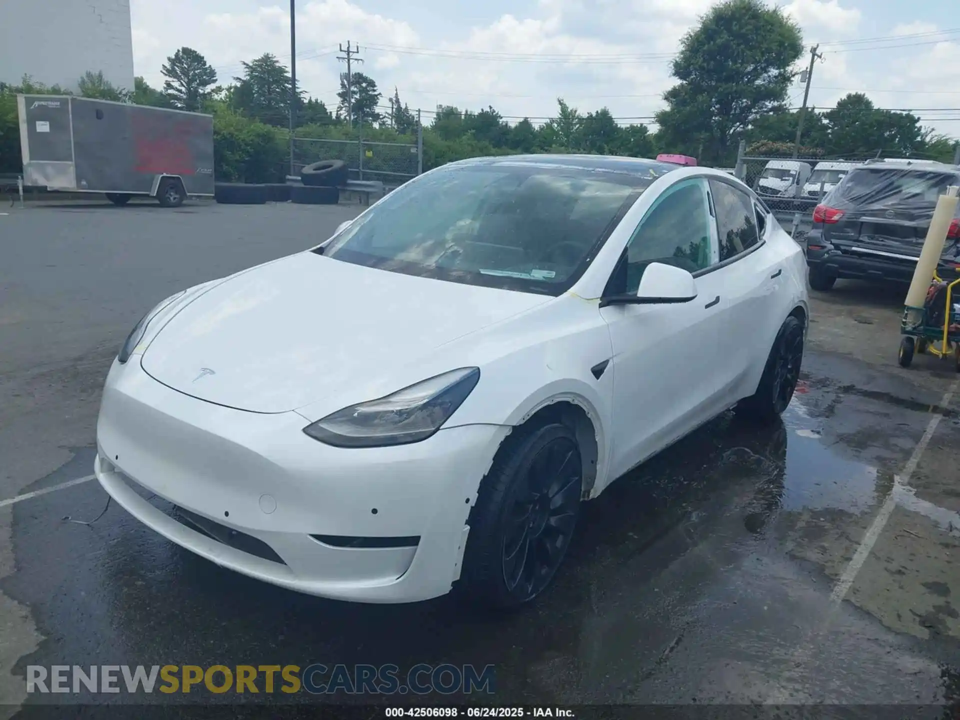 2 Photograph of a damaged car 7SAYGDEF7NF372255 TESLA MODEL Y 2022