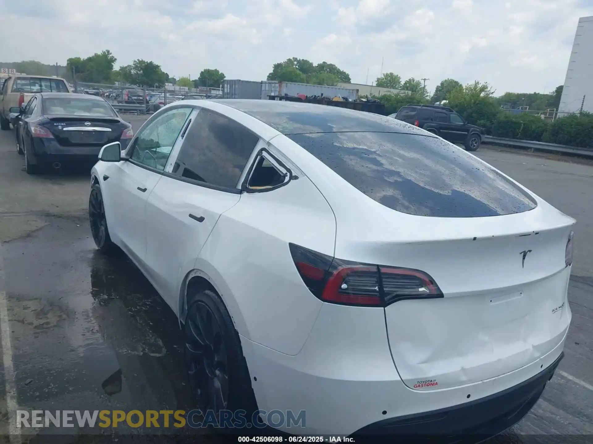 3 Photograph of a damaged car 7SAYGDEF7NF372255 TESLA MODEL Y 2022