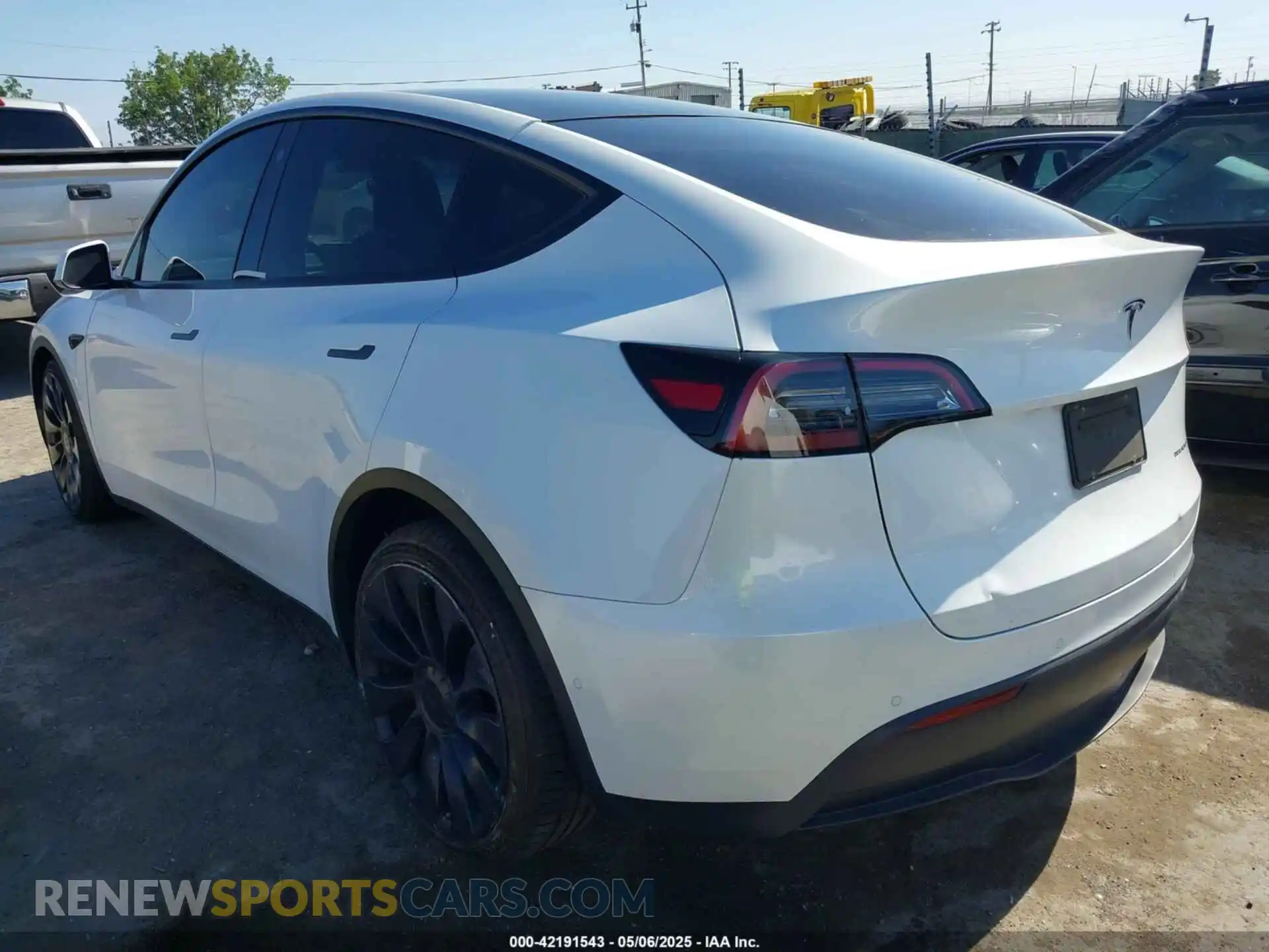 3 Photograph of a damaged car 7SAYGDEF8NF320293 TESLA MODEL Y 2022