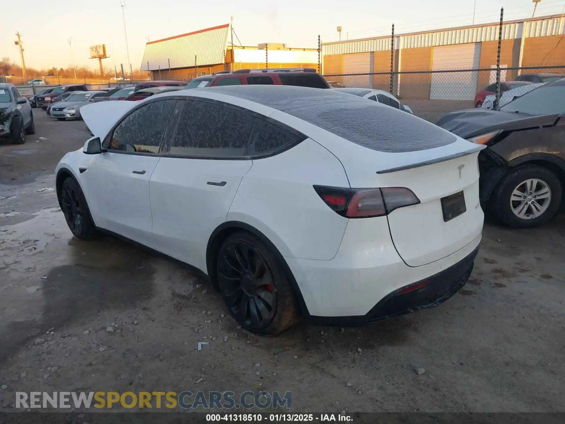 3 fotografías del automóvil dañado 7SAYGDEF8NF550979 TESLA MODEL Y 2022