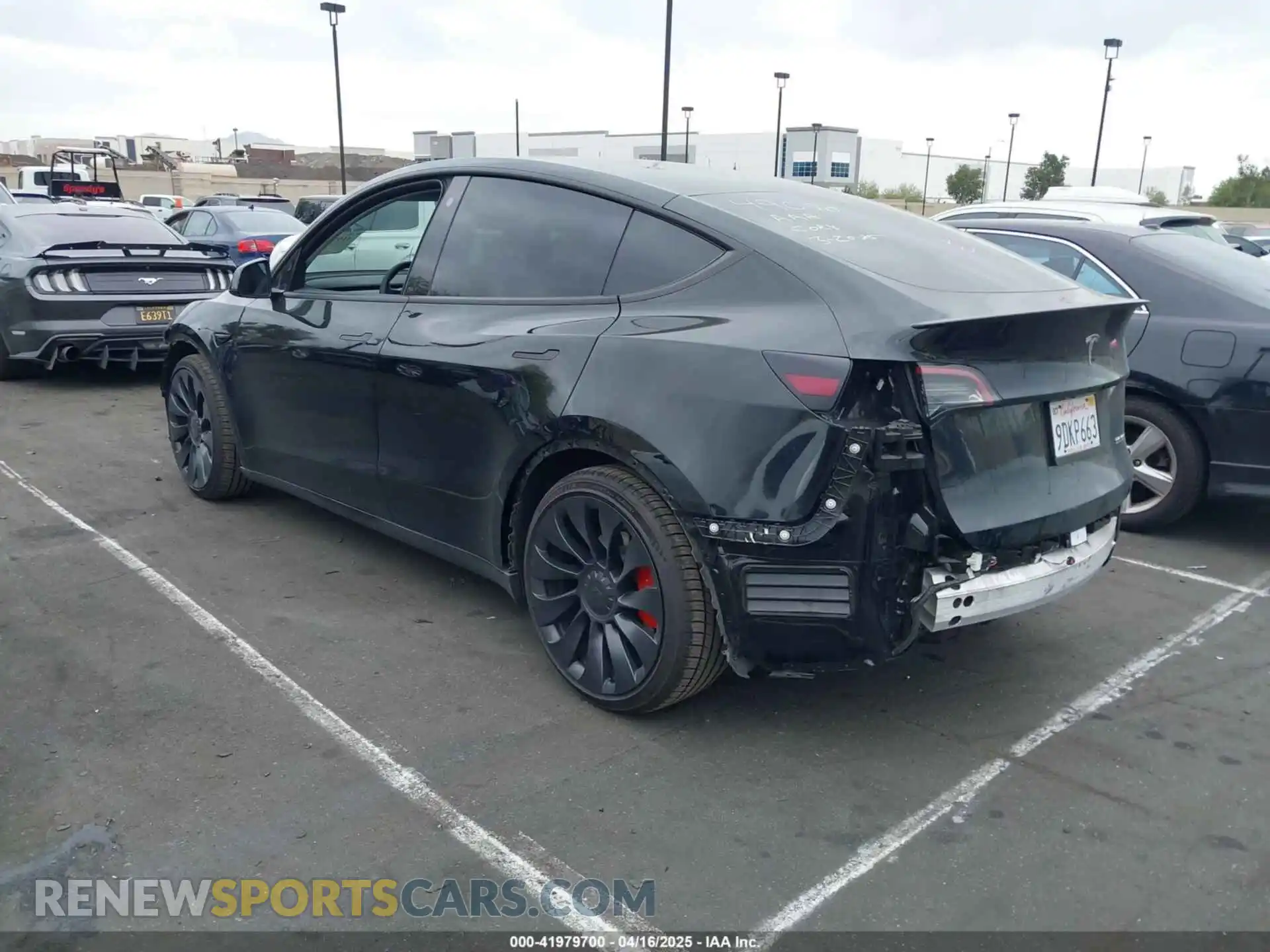 3 Photograph of a damaged car 7SAYGDEF9NF573851 TESLA MODEL Y 2022
