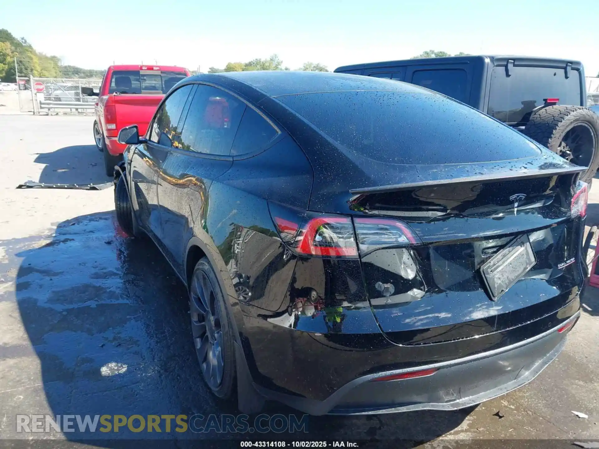 3 Photograph of a damaged car 7SAYGDEFXNF326435 TESLA MODEL Y 2022
