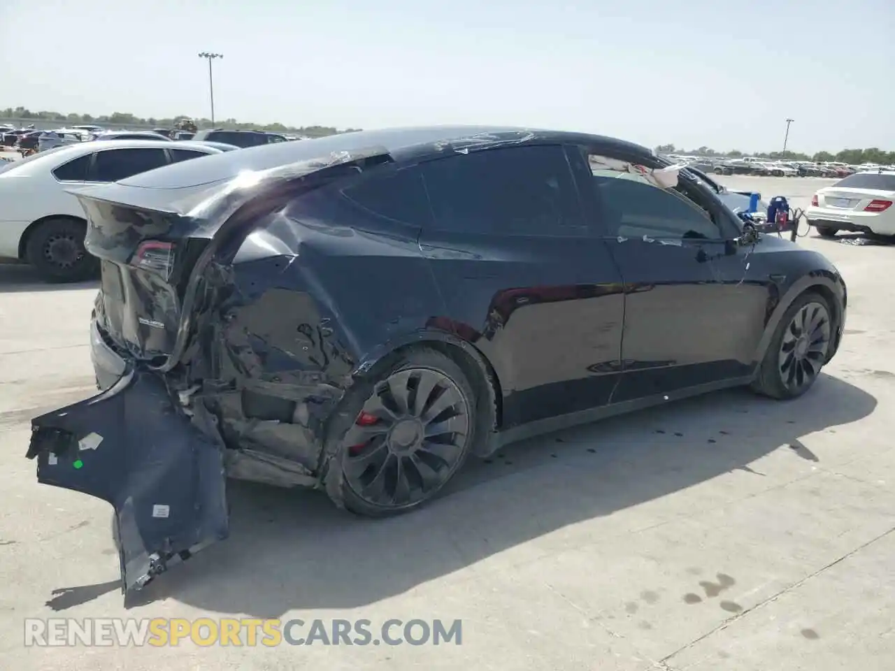 3 Photograph of a damaged car 7SAYGDEFXNF467389 TESLA MODEL Y 2022