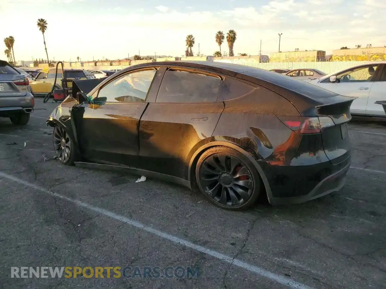 2 Photograph of a damaged car 7SAYGDEFXNF523217 TESLA MODEL Y 2022