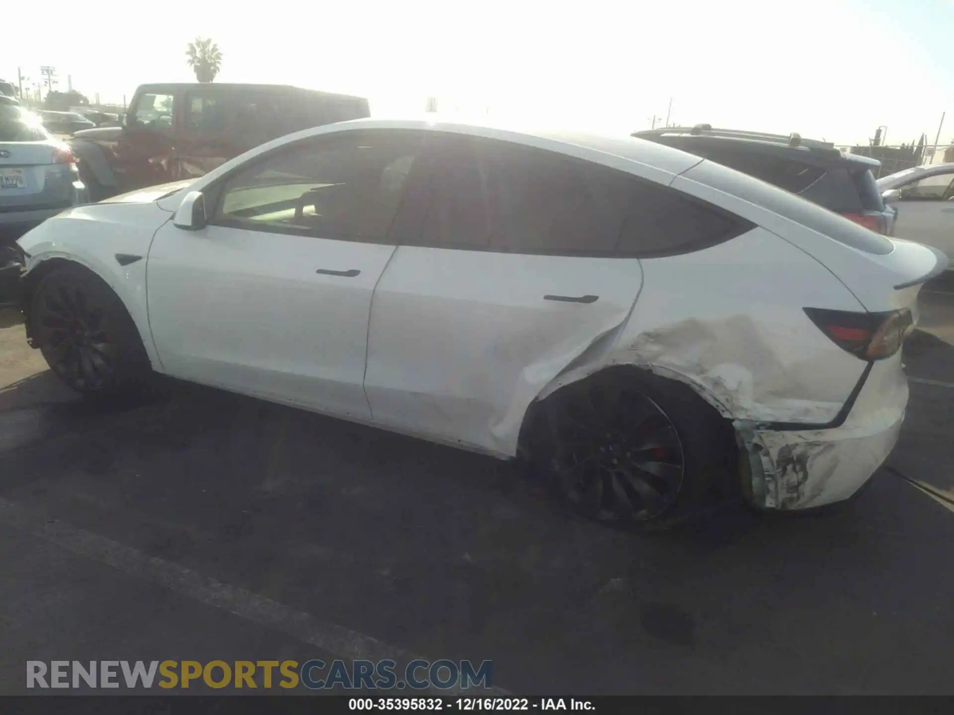 3 Photograph of a damaged car 7SAYGDEFXNF558632 TESLA MODEL Y 2022