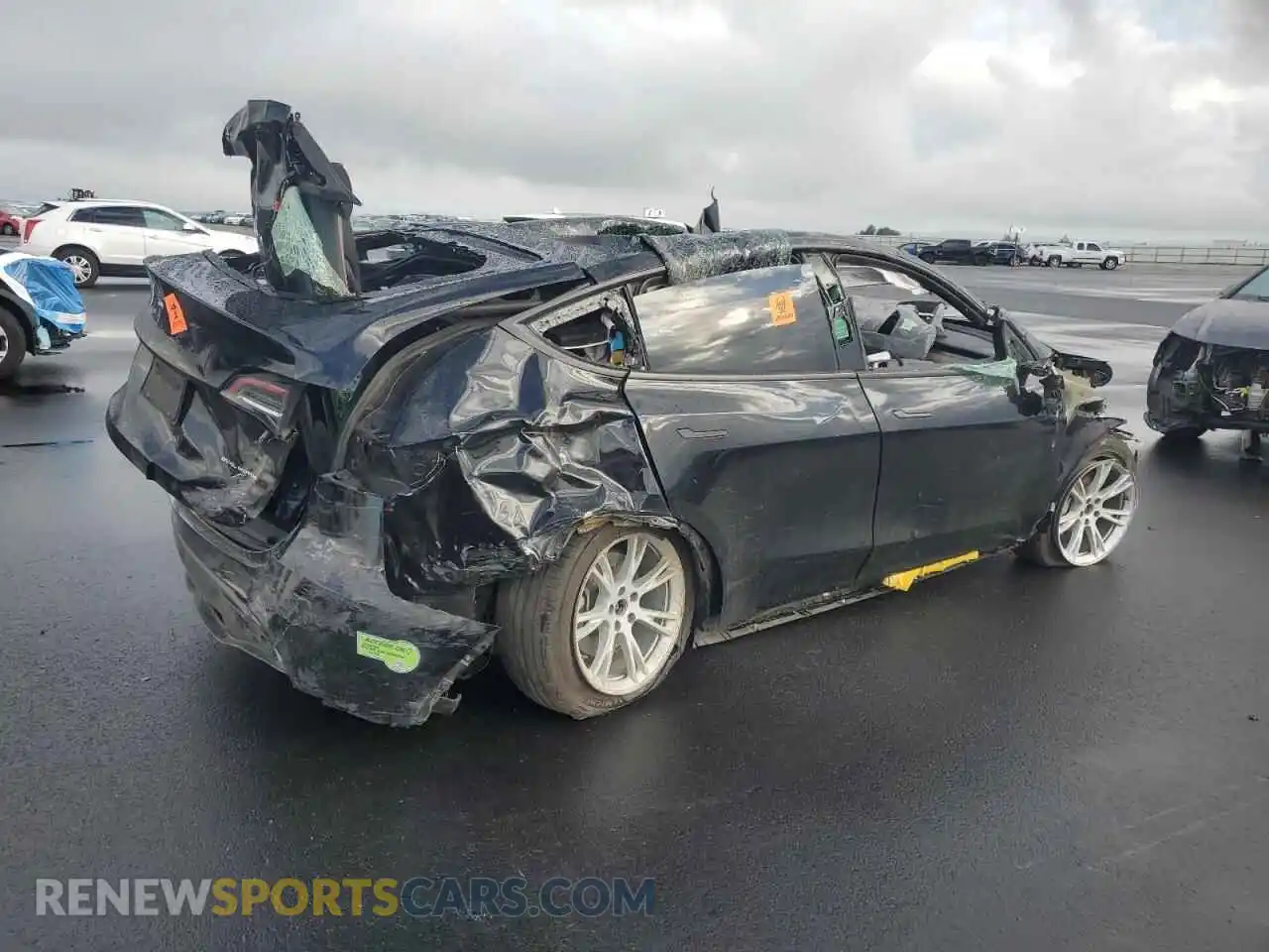 3 Photograph of a damaged car 7SAYGAEE0PF621018 TESLA MODEL Y 2023