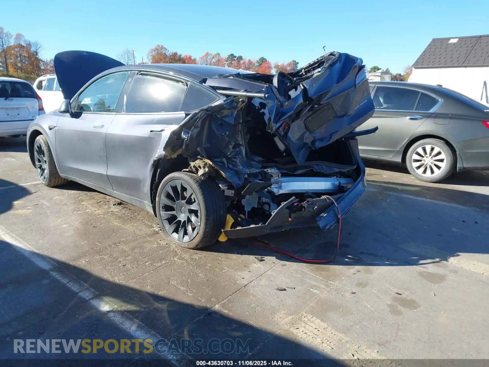 3 Photograph of a damaged car 7SAYGAEE0PF710166 TESLA MODEL Y 2023