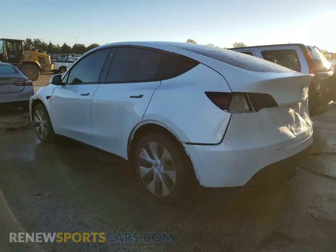 2 fotografías del automóvil dañado 7SAYGAEE0PF772926 TESLA MODEL Y 2023