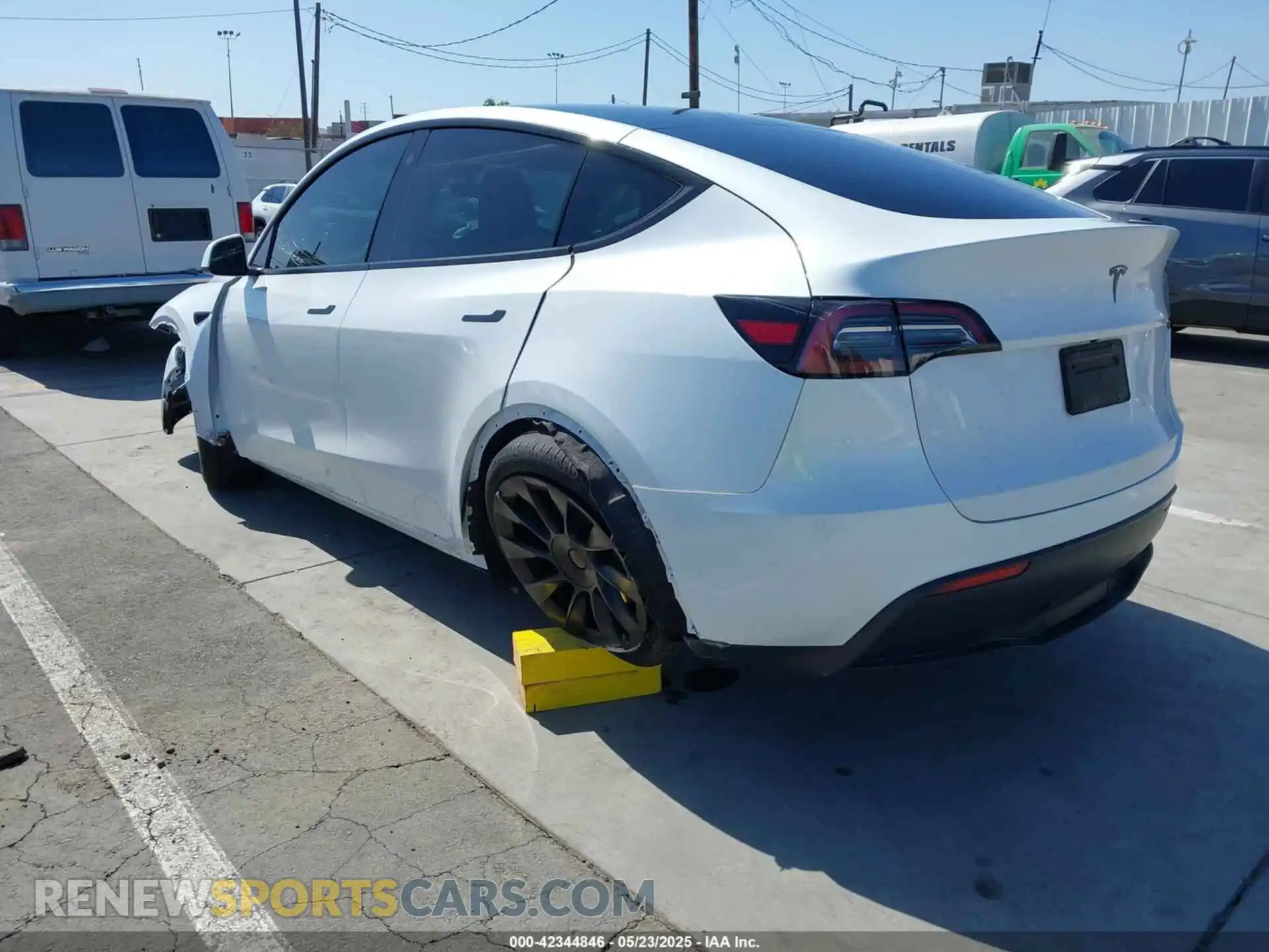 3 Photograph of a damaged car 7SAYGAEE1PF637017 TESLA MODEL Y 2023