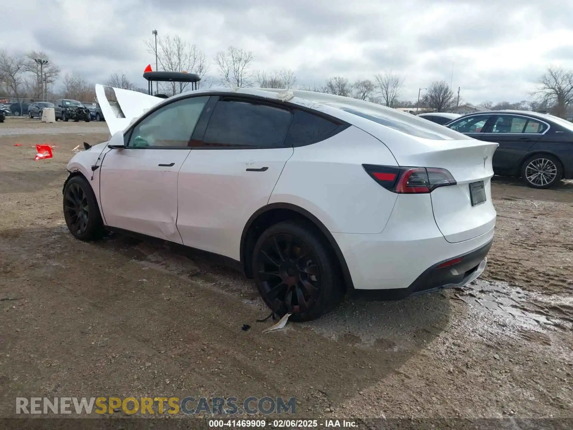 3 Photograph of a damaged car 7SAYGAEE2PF801990 TESLA MODEL Y 2023