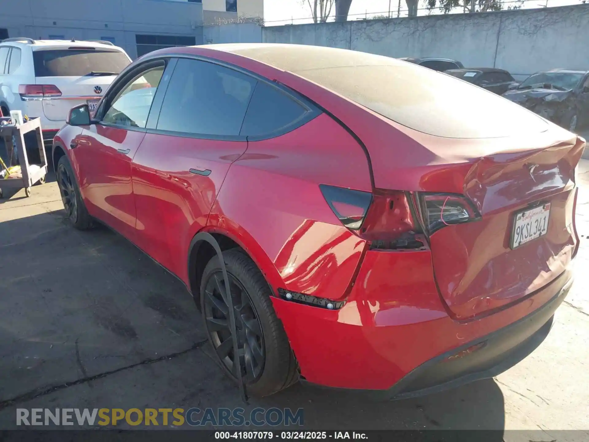 3 Photograph of a damaged car 7SAYGAEE2PF978393 TESLA MODEL Y 2023