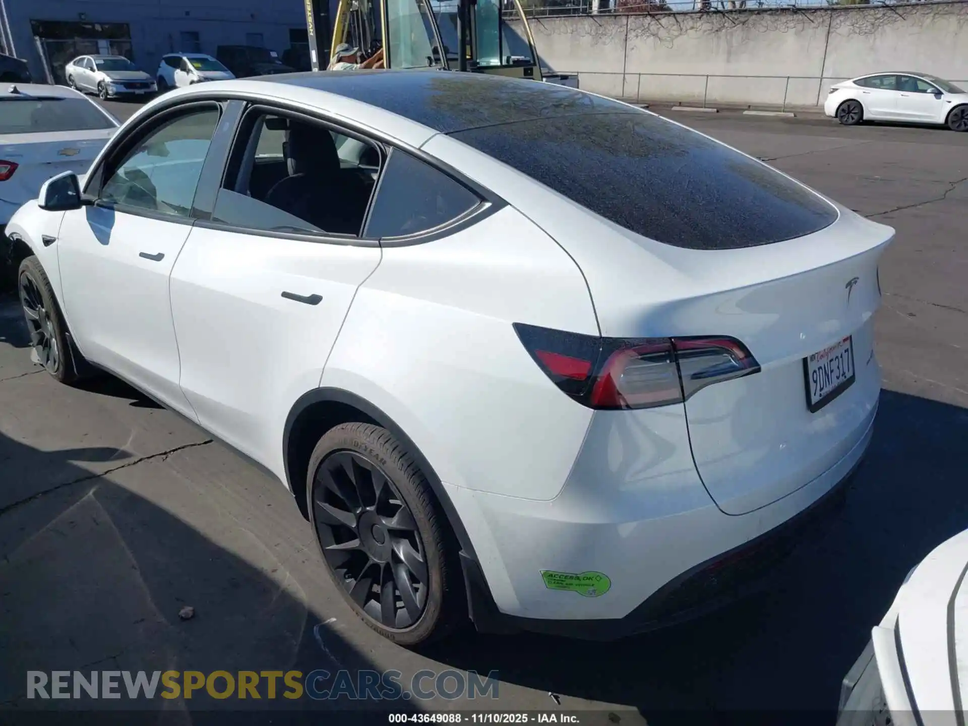 3 Photograph of a damaged car 7SAYGAEE5PF596536 TESLA MODEL Y 2023