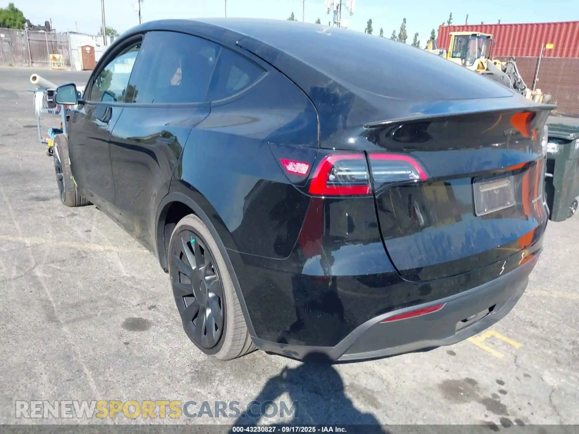 3 Photograph of a damaged car 7SAYGAEE5PF879096 TESLA MODEL Y 2023