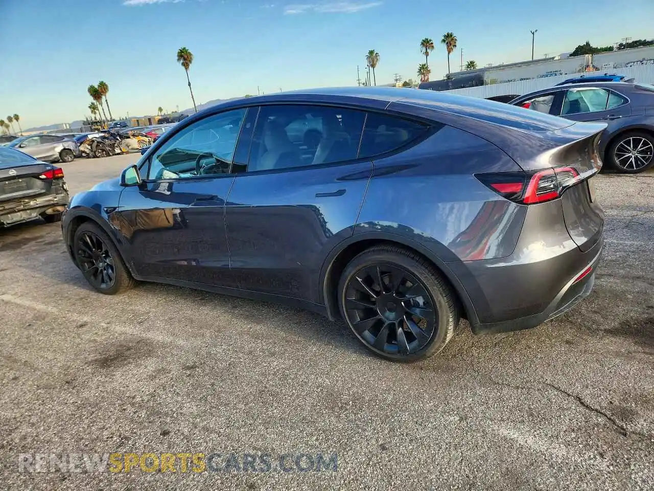 2 fotografías del automóvil dañado 7SAYGAEE5PF913358 TESLA MODEL Y 2023