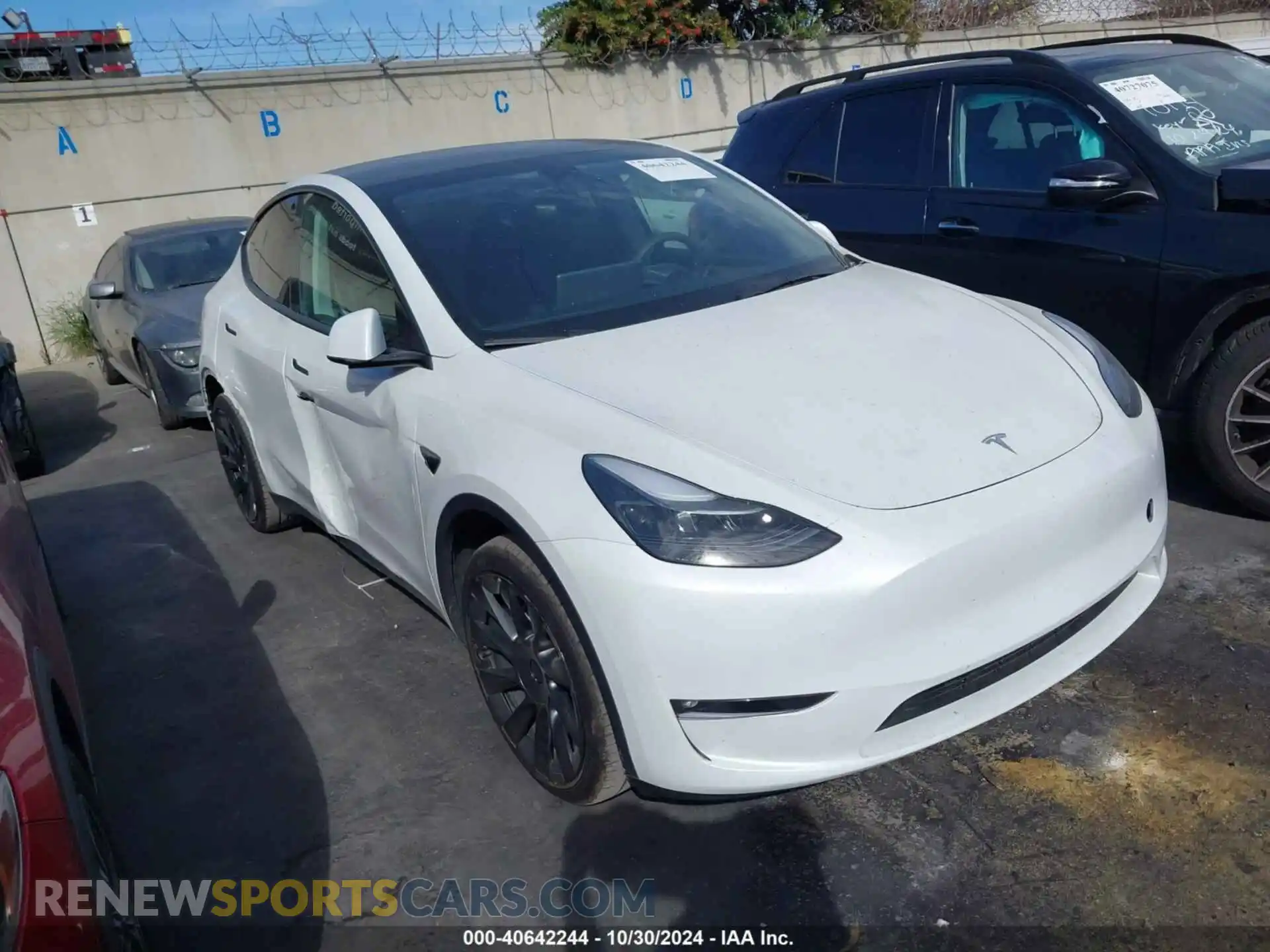 1 Photograph of a damaged car 7SAYGAEE6PF769769 TESLA MODEL Y 2023