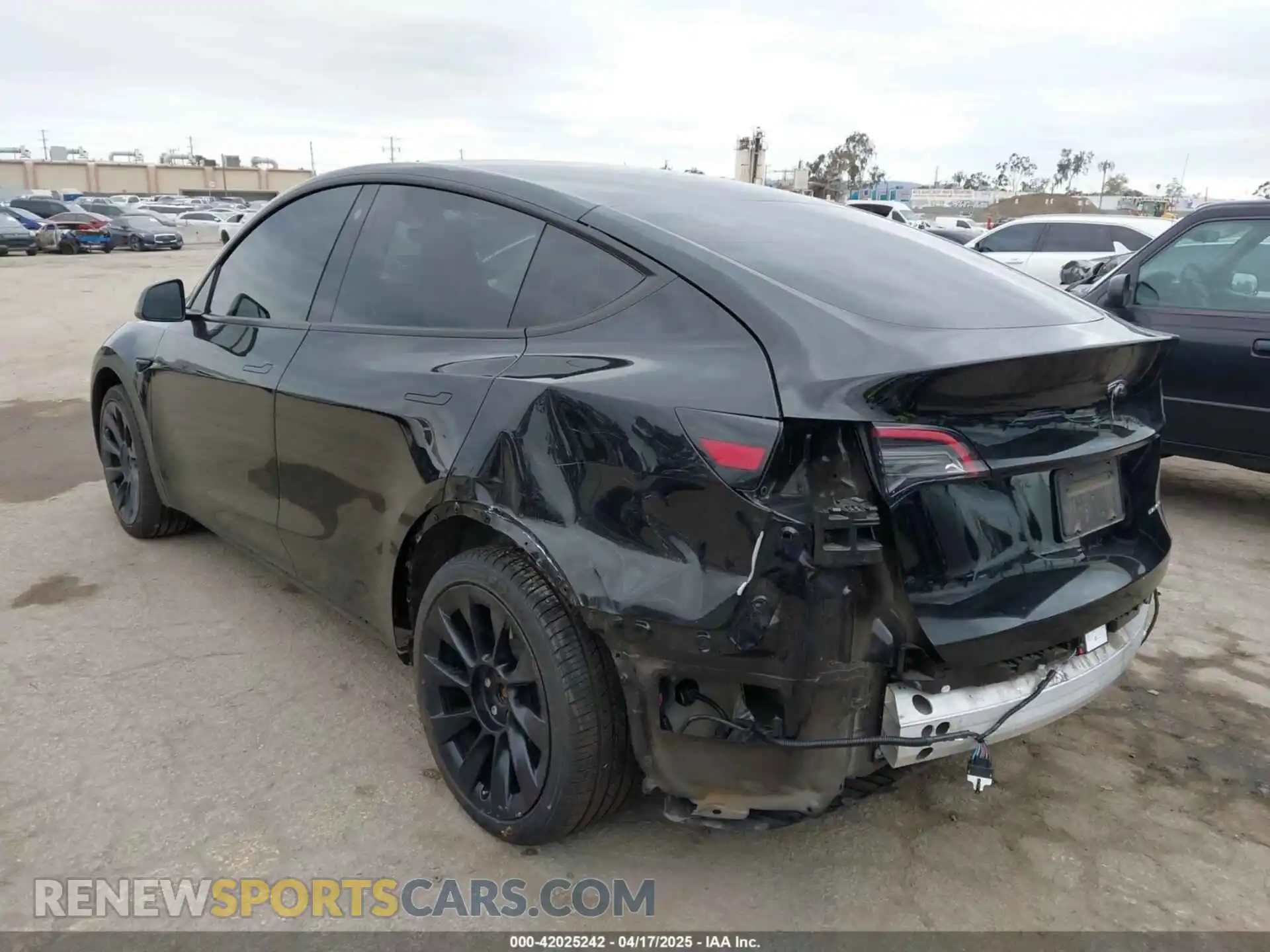 3 fotografías del automóvil dañado 7SAYGAEE7PF741916 TESLA MODEL Y 2023